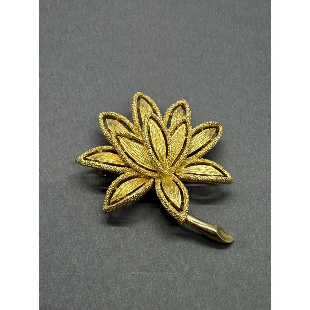 Vintage Gold Tone Avon Flower Floral  Brooch Dimensional Textured Open Work
